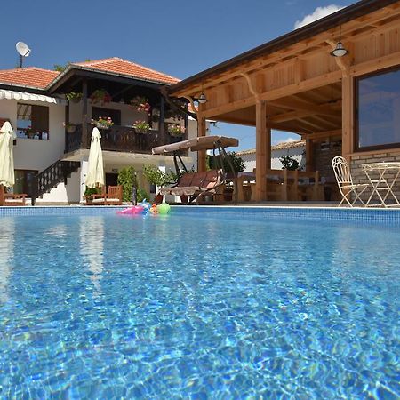 Guest House Zlateya 마다라 외부 사진