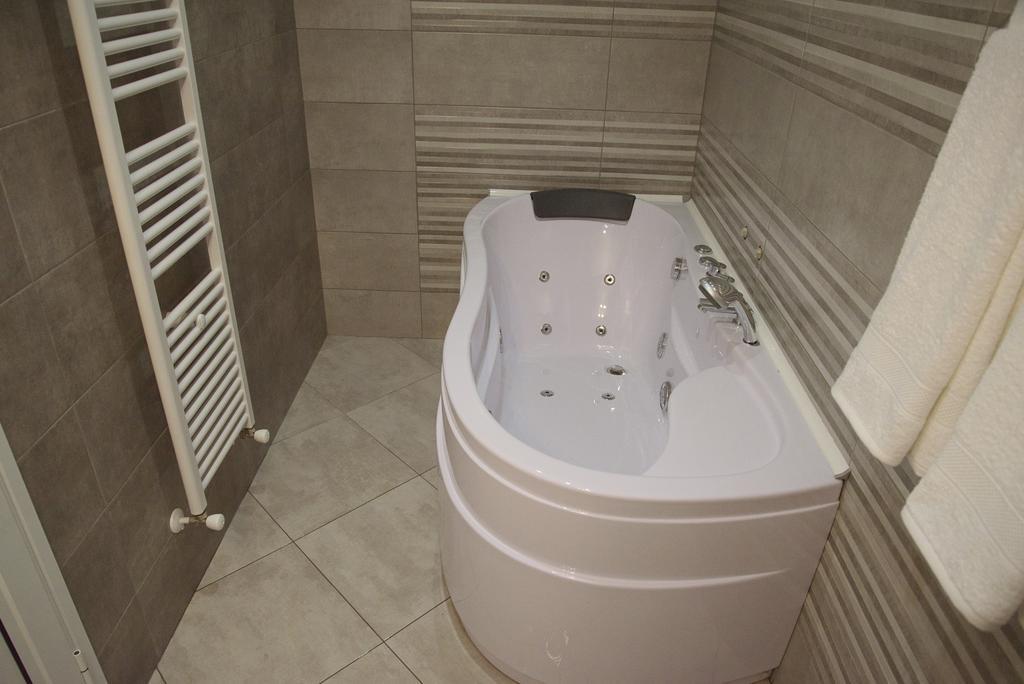 Guest House Zlateya 마다라 외부 사진