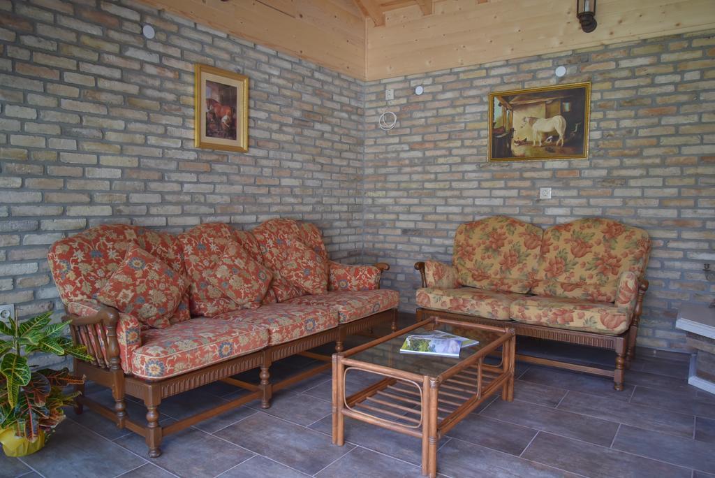 Guest House Zlateya 마다라 외부 사진
