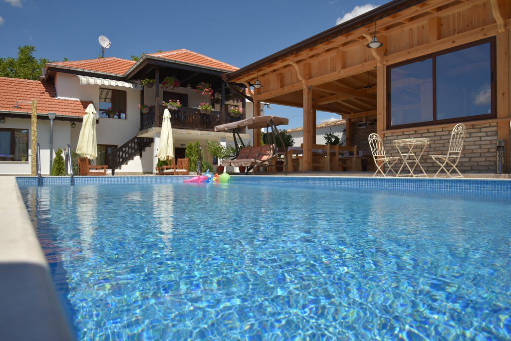 Guest House Zlateya 마다라 외부 사진