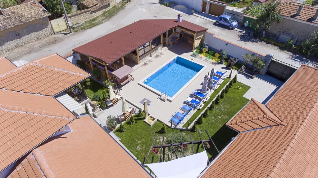 Guest House Zlateya 마다라 외부 사진