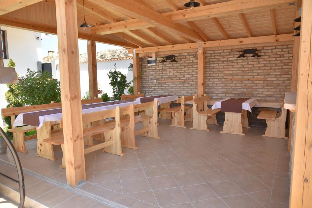 Guest House Zlateya 마다라 외부 사진