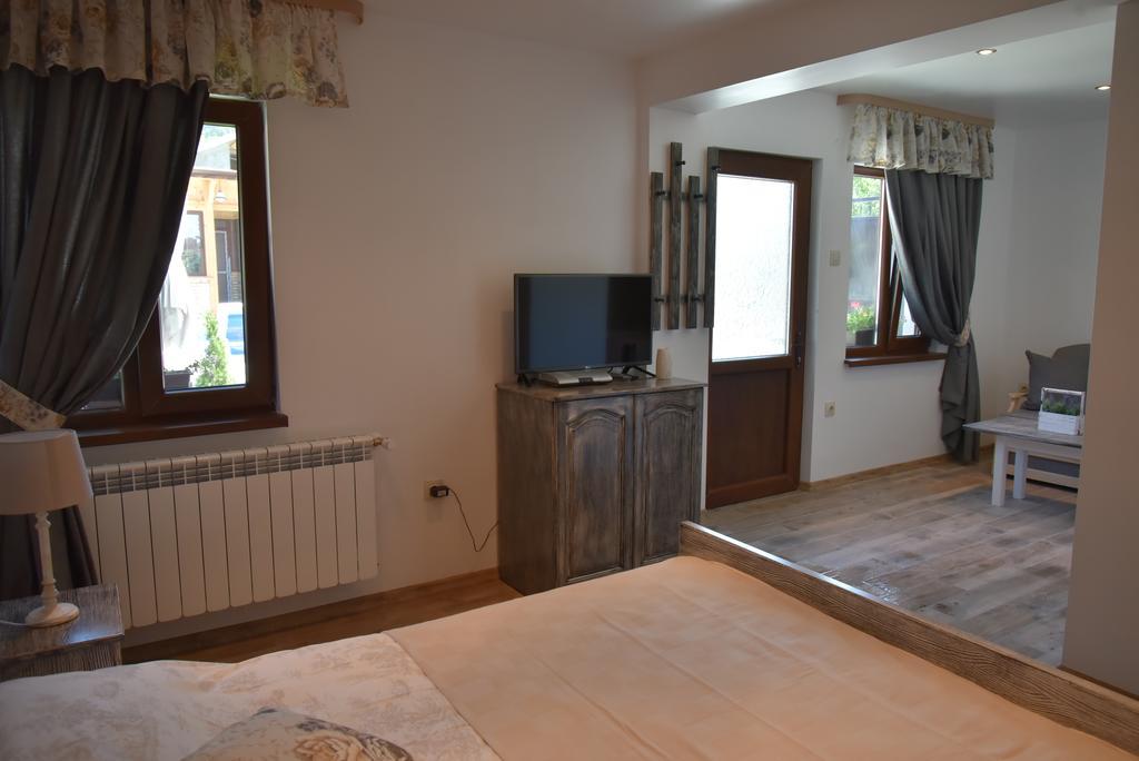 Guest House Zlateya 마다라 외부 사진