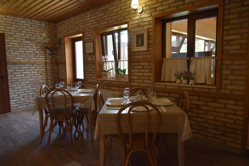 Guest House Zlateya 마다라 외부 사진