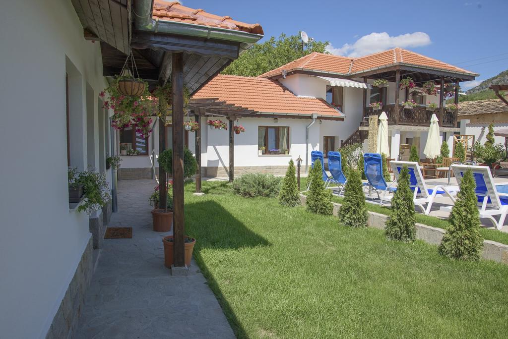 Guest House Zlateya 마다라 외부 사진