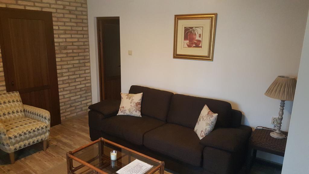 Guest House Zlateya 마다라 외부 사진